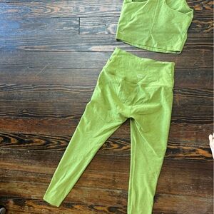 Beyond yoga spacedye refocus top - green size small